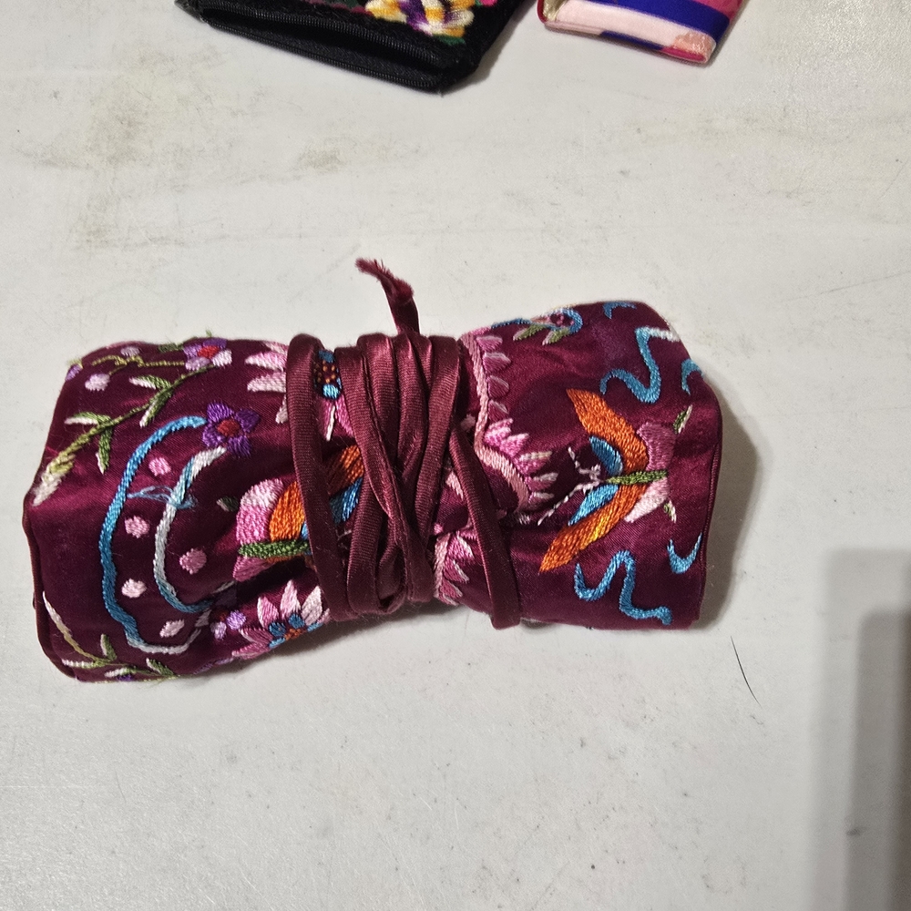 Burgandy Jewelry Roll And 2 Small Jewelry Pouches. - Picture 3 of 13
